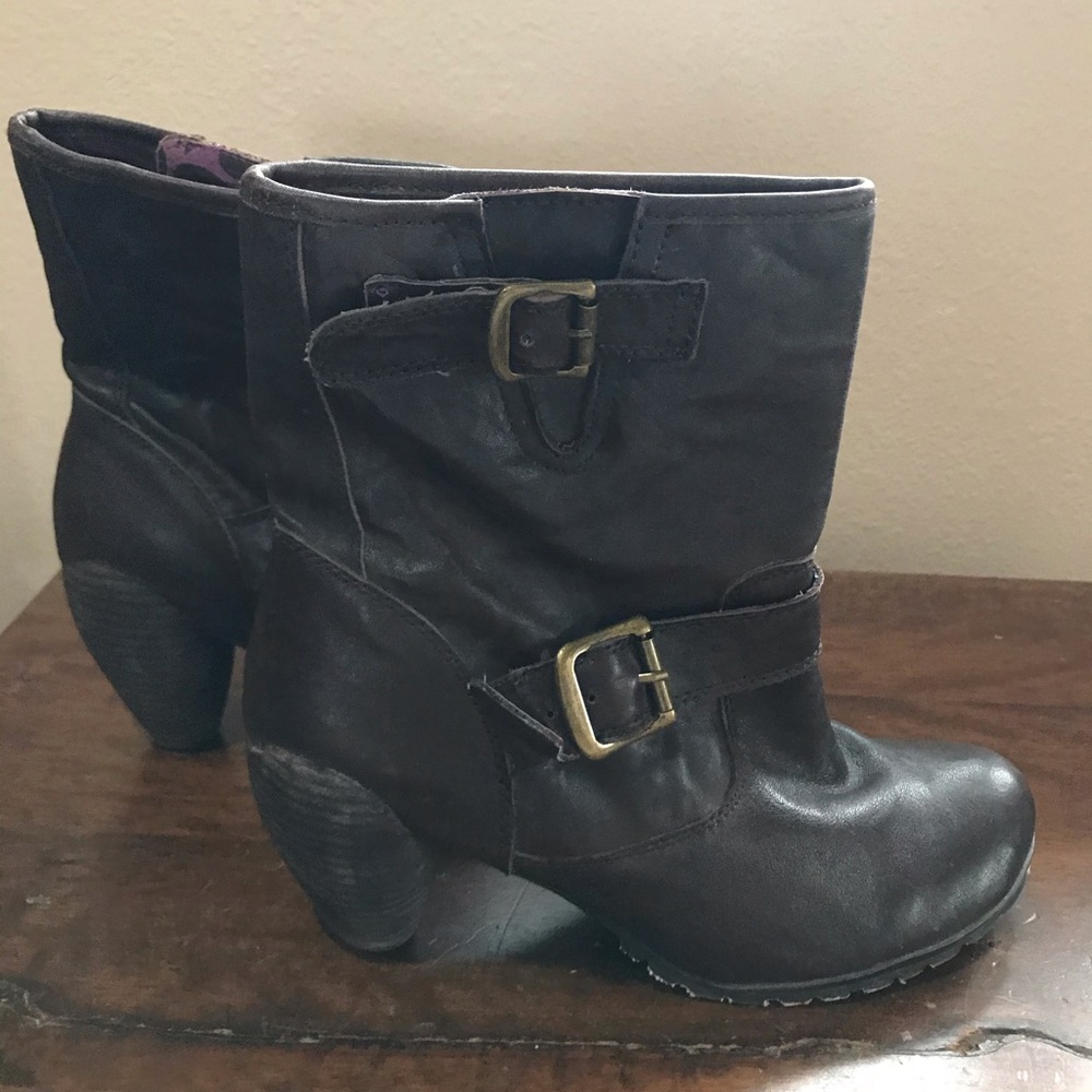 Jump boots size 8 1/2